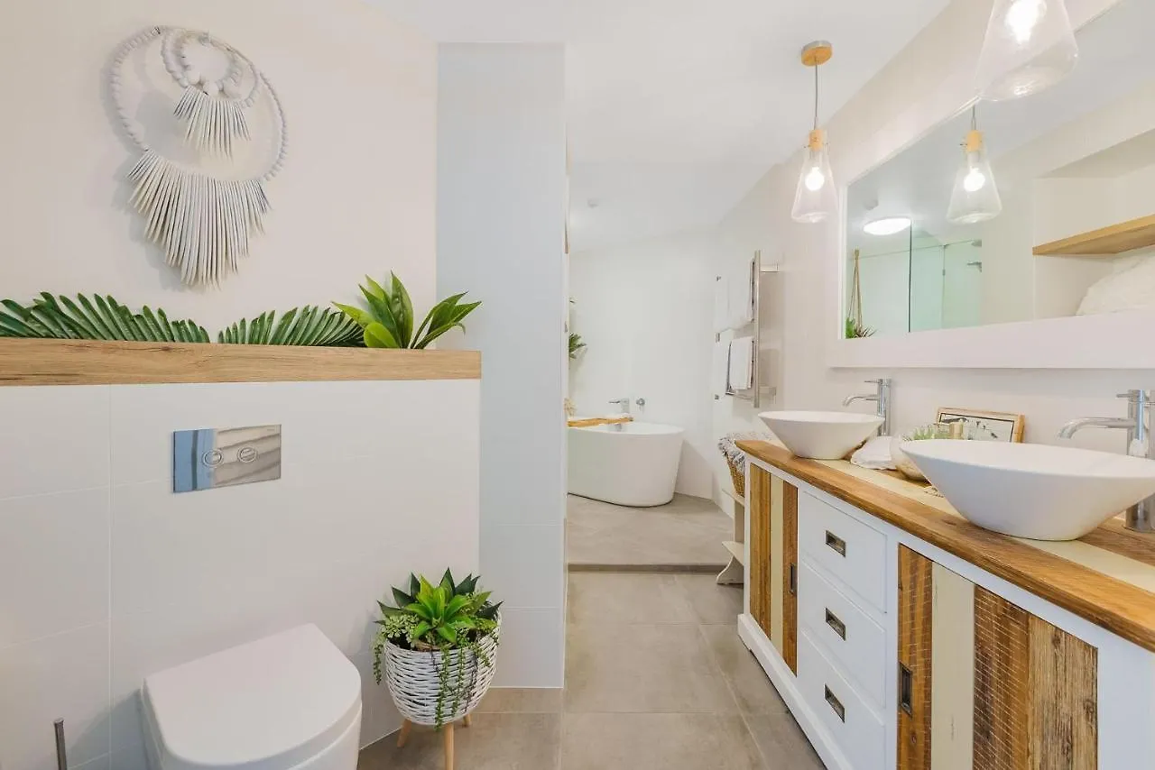 Over The Rainbow Unit 22 Gold Coast